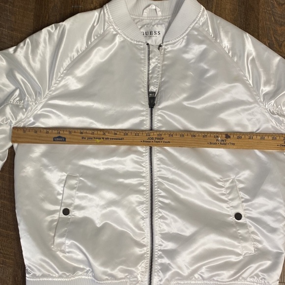 GUESS LOS ANGELES WHITE SATIN EMBROIDERED SKULL AND ROSES POM FULL ZIP JACKET - Picture 12 of 13